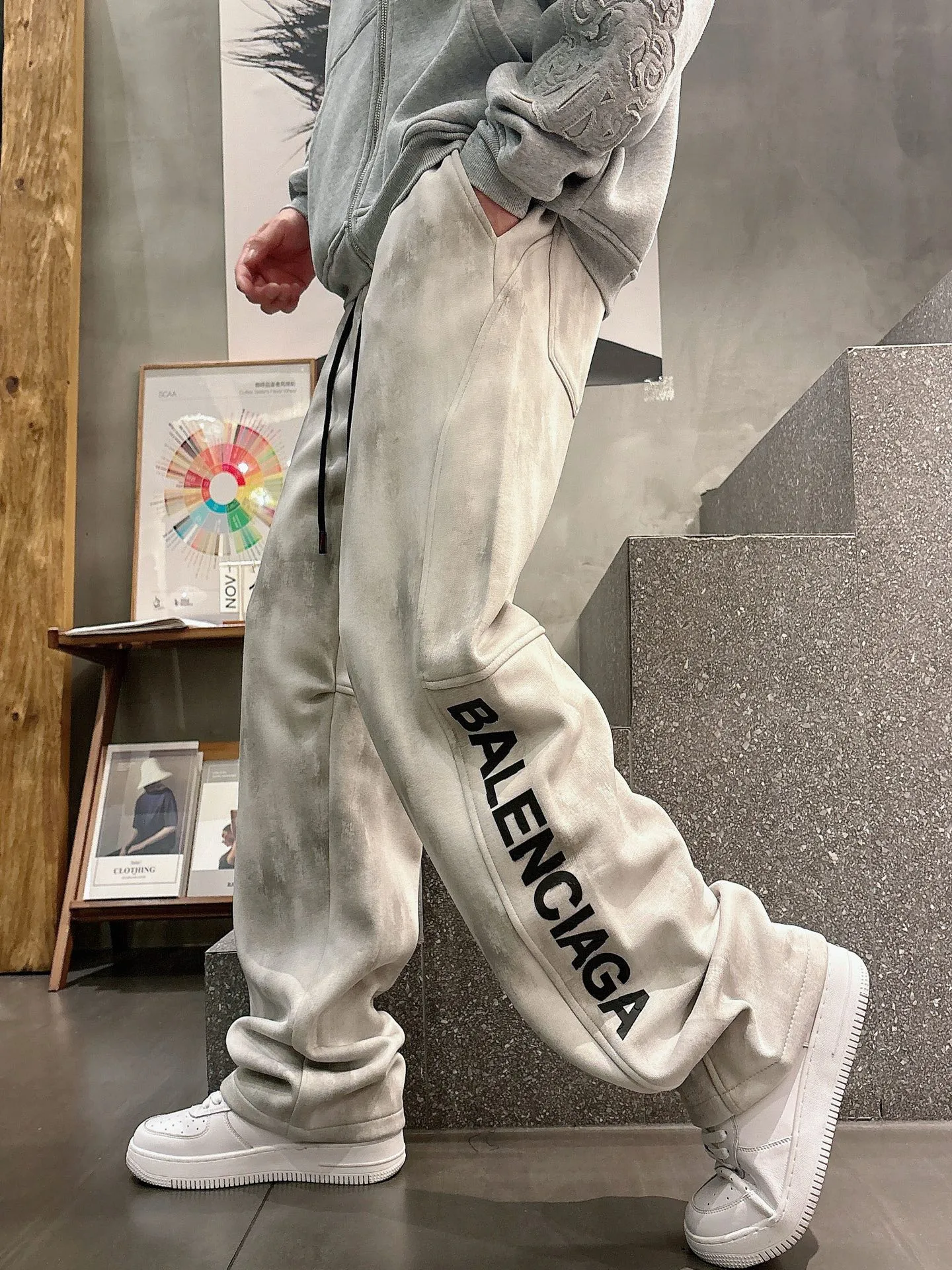 Balenciaga 🆕2026 Autumn and Winter New Arrival Casual Pants! The official website will be released simultaneously. Brand Classic LOGO casual pants, customized fabrics, excellent comfort and strong touch. Highly recognisable, perfect appearance and craftsmanship. Size:M-3XL